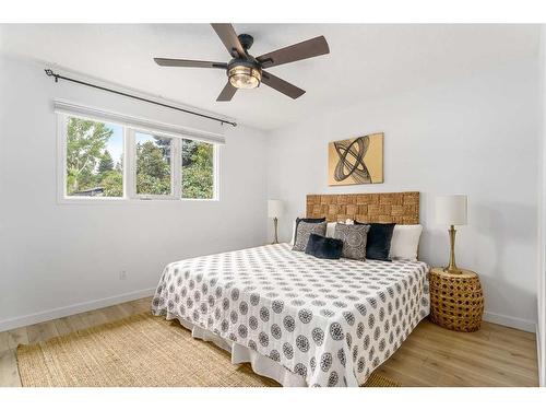 4 Oakbury Place Sw, Calgary, AB - Indoor Photo Showing Bedroom