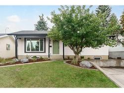 4 Oakbury Place SW Calgary, AB T2V 4A2