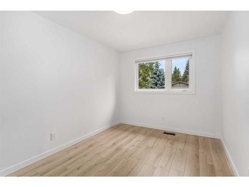 4 Oakbury Place Sw, Calgary, AB - Indoor Photo Showing Other Room