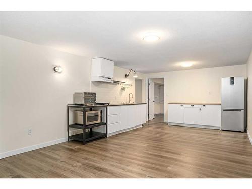 4 Oakbury Place Sw, Calgary, AB - Indoor Photo Showing Kitchen