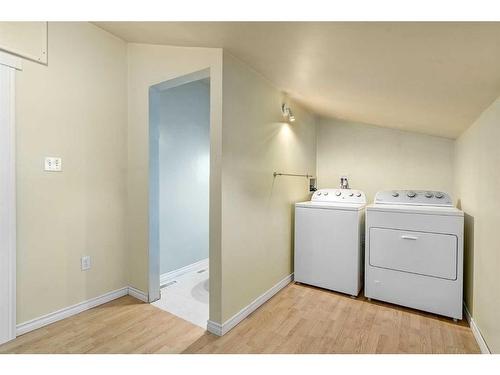 1418 11 Avenue Se, Calgary, AB - Indoor Photo Showing Laundry Room