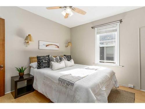 1418 11 Avenue Se, Calgary, AB - Indoor Photo Showing Bedroom