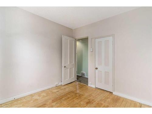 1418 11 Avenue Se, Calgary, AB - Indoor Photo Showing Other Room