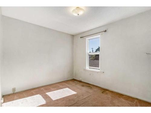 1418 11 Avenue Se, Calgary, AB - Indoor Photo Showing Other Room