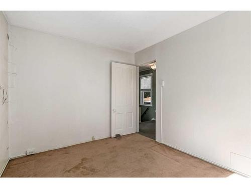 1418 11 Avenue Se, Calgary, AB - Indoor Photo Showing Other Room