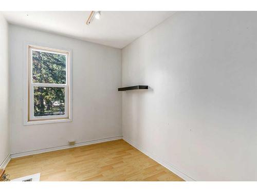 1418 11 Avenue Se, Calgary, AB - Indoor Photo Showing Other Room