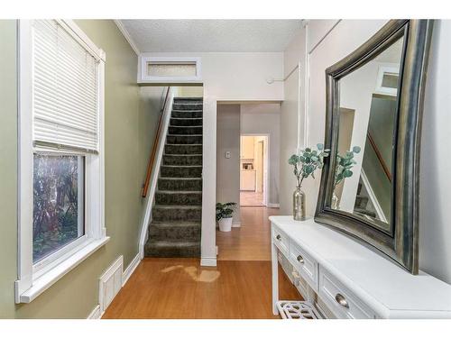 1418 11 Avenue Se, Calgary, AB - Indoor Photo Showing Other Room