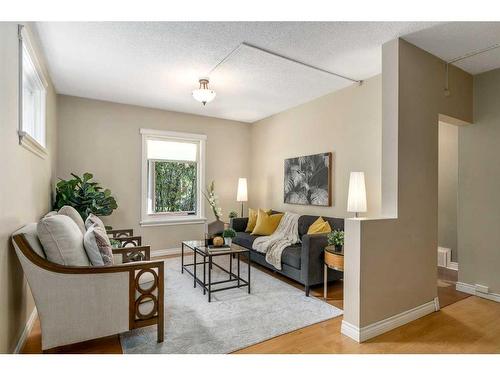 1418 11 Avenue Se, Calgary, AB - Indoor Photo Showing Other Room