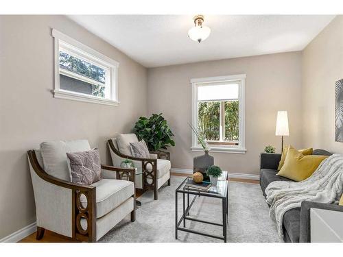 1418 11 Avenue Se, Calgary, AB - Indoor Photo Showing Living Room