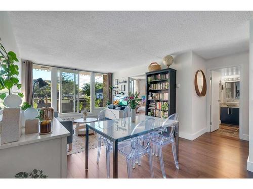 104-505 19 Avenue Sw, Calgary, AB - Indoor Photo Showing Living Room