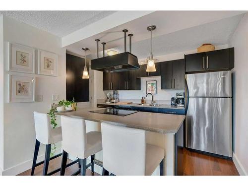 104-505 19 Avenue Sw, Calgary, AB - Indoor Photo Showing Kitchen With Stainless Steel Kitchen With Upgraded Kitchen