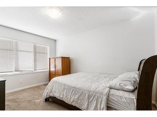 316 Windford Green Sw, Airdrie, AB - Indoor Photo Showing Bedroom