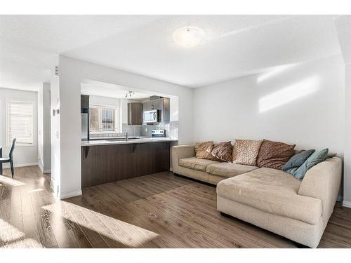 316 Windford Green Sw, Airdrie, AB - Indoor Photo Showing Living Room