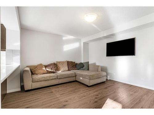 316 Windford Green Sw, Airdrie, AB - Indoor Photo Showing Living Room