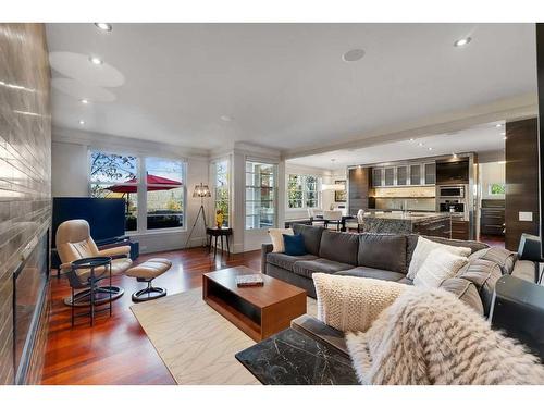 3209 5 Street Nw, Calgary, AB - Indoor Photo Showing Living Room