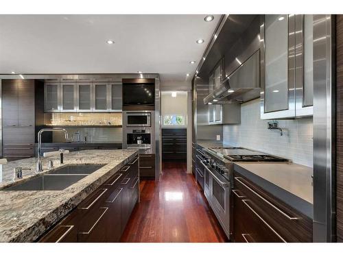 3209 5 Street Nw, Calgary, AB - Indoor Photo Showing Kitchen With Double Sink With Upgraded Kitchen