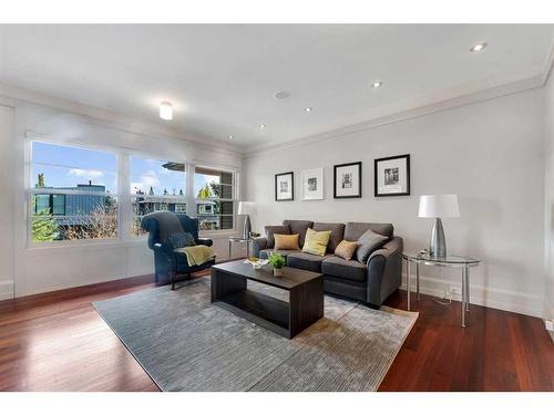 3209 5 Street Nw, Calgary, AB - Indoor Photo Showing Living Room