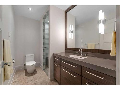 3209 5 Street Nw, Calgary, AB - Indoor Photo Showing Bathroom