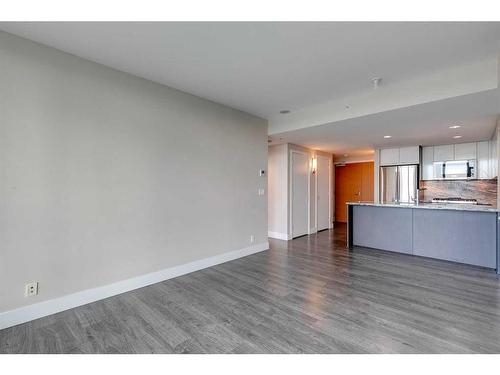 1707-510 6 Avenue Se, Calgary, AB - Indoor Photo Showing Kitchen