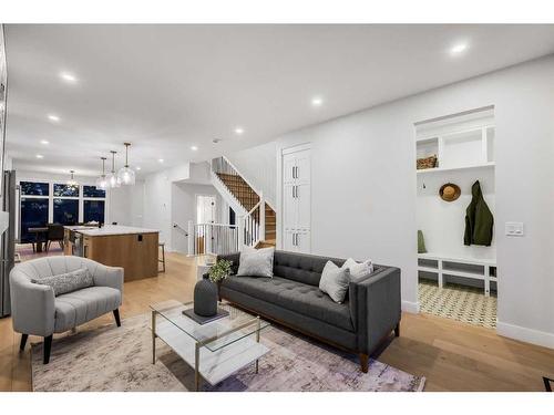 3723 Richmond Road Sw, Calgary, AB - Indoor Photo Showing Living Room