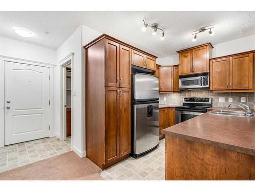 118-30 Discovery Ridge Close Sw, Calgary, AB - Indoor Photo Showing Kitchen With Double Sink