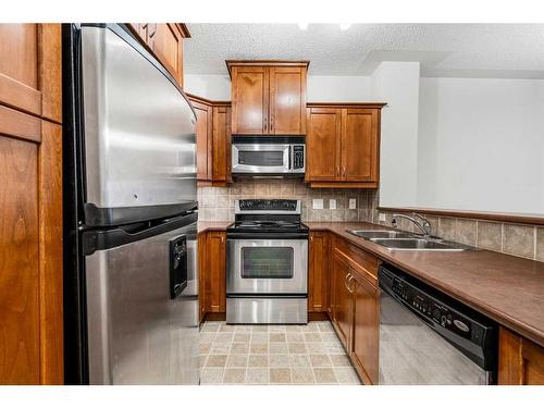 118-30 Discovery Ridge Close Sw, Calgary, AB - Indoor Photo Showing Kitchen With Double Sink