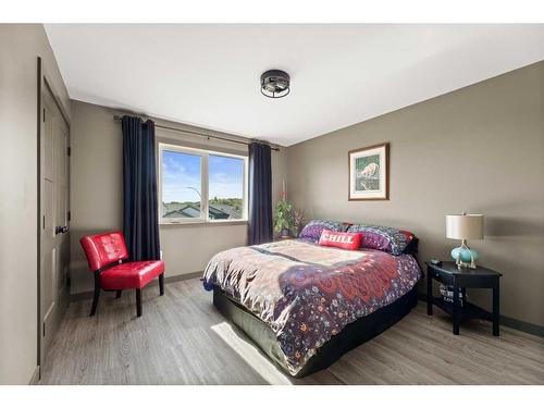 302 Valarosa Place, Didsbury, AB - Indoor Photo Showing Bedroom