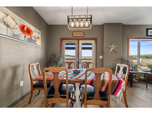 302 Valarosa Place, Didsbury, AB - Indoor Photo Showing Dining Room