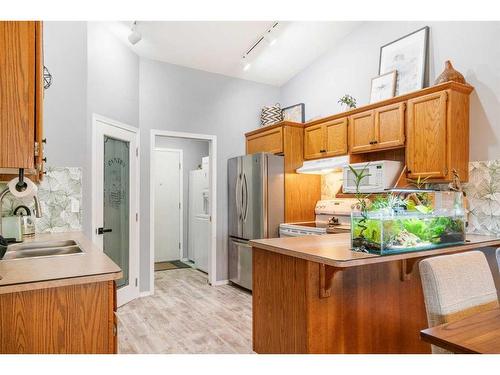 4B Centre Street, Strathmore, AB - Indoor Photo Showing Kitchen