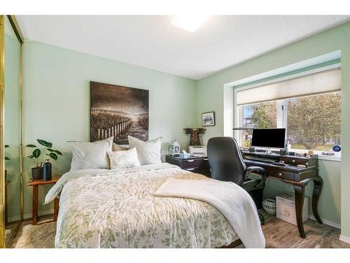 4B Centre Street, Strathmore, AB - Indoor Photo Showing Bedroom