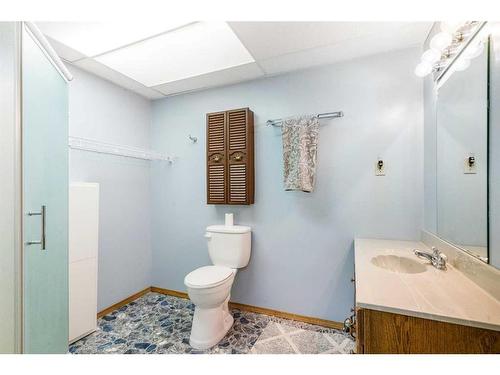 4B Centre Street, Strathmore, AB - Indoor Photo Showing Bathroom