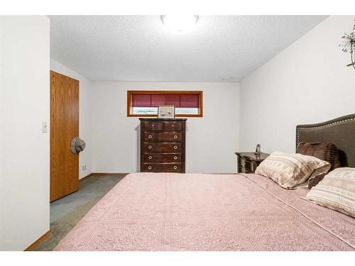 4B Centre Street, Strathmore, AB - Indoor Photo Showing Bedroom