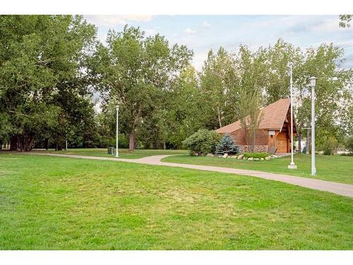 4B Centre Street, Strathmore, AB - Outdoor