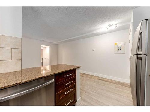 7-605 67 Avenue Sw, Calgary, AB - Indoor Photo Showing Kitchen