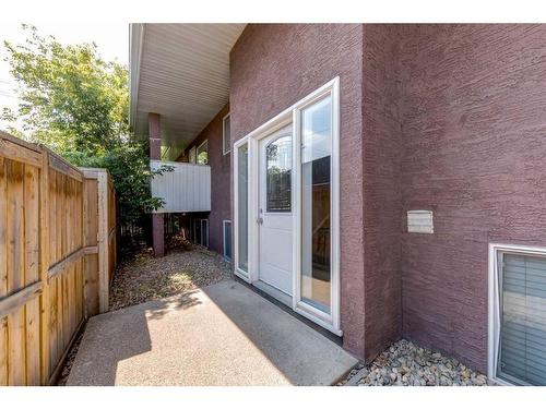 7-605 67 Avenue Sw, Calgary, AB - Outdoor With Exterior