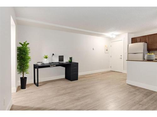 7-605 67 Avenue Sw, Calgary, AB - Indoor Photo Showing Kitchen