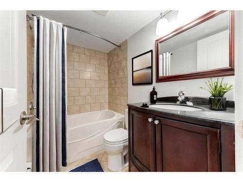 7-605 67 Avenue Sw, Calgary, AB - Indoor Photo Showing Bathroom