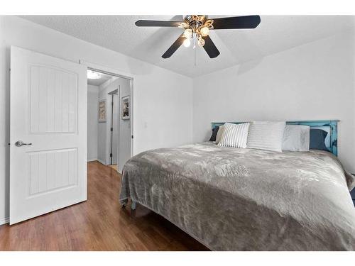 2-2804 17 Avenue Sw, Calgary, AB - Indoor Photo Showing Bedroom