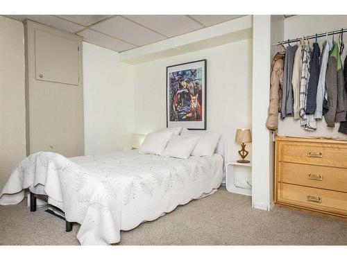 2-2804 17 Avenue Sw, Calgary, AB - Indoor Photo Showing Bedroom