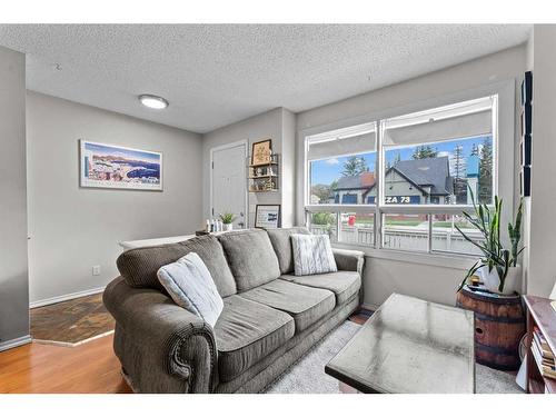 2-2804 17 Avenue Sw, Calgary, AB - Indoor Photo Showing Living Room