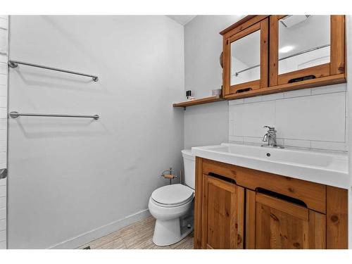 2-2804 17 Avenue Sw, Calgary, AB - Indoor Photo Showing Bathroom