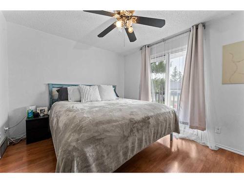 2-2804 17 Avenue Sw, Calgary, AB - Indoor Photo Showing Bedroom