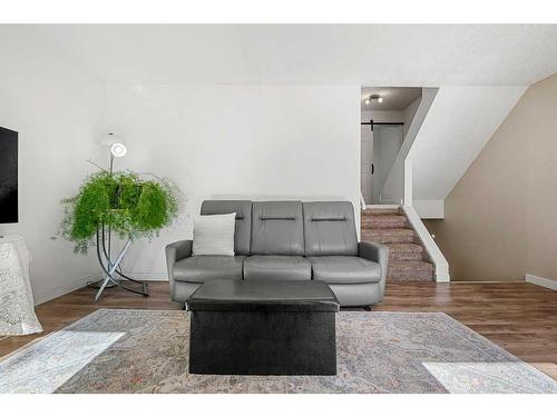 163 Woodvale Bay Sw, Calgary, AB - Indoor Photo Showing Living Room