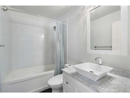 23 River Rock Place Se, Calgary, AB - Indoor Photo Showing Bathroom