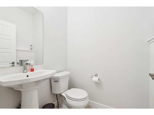 544 Belmont Heath Sw, Calgary, AB - Indoor Photo Showing Bathroom