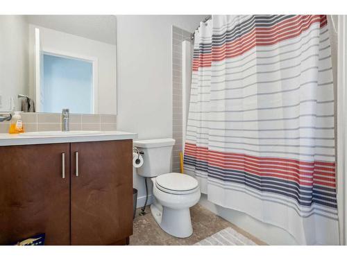 544 Belmont Heath Sw, Calgary, AB - Indoor Photo Showing Bathroom