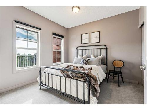 4504-5605 Henwood Street Sw, Calgary, AB - Indoor Photo Showing Bedroom