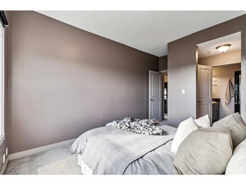 4504-5605 Henwood Street Sw, Calgary, AB - Indoor Photo Showing Bedroom