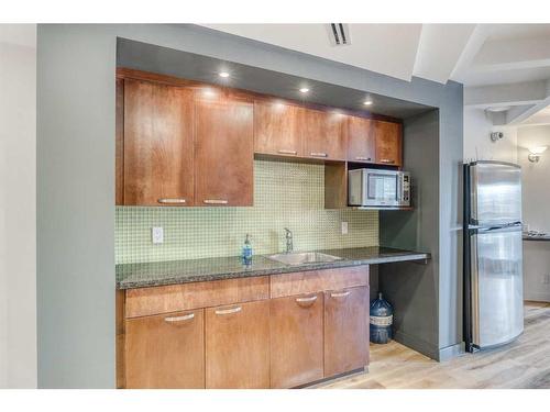 4504-5605 Henwood Street Sw, Calgary, AB - Indoor Photo Showing Kitchen