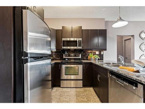 4504-5605 Henwood Street Sw, Calgary, AB - Indoor Photo Showing Kitchen With Double Sink